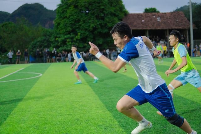 成攻防两端 成攻防两端